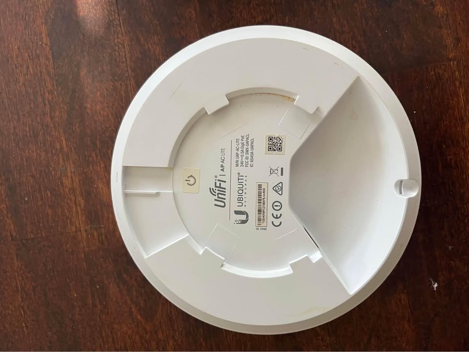 Ubiquiti UniFi AP AC Lite + PoE Injector
